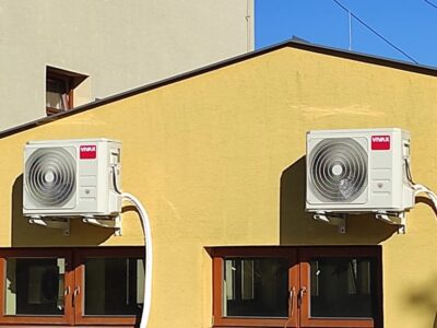 Vonkajšie jednotky klimatizácie VIVAX na fasáde